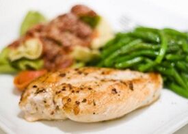 صدر الدجاج المخبوز في القائمة للراغبين في خفض نسبة الكوليسترول وفقدان الوزن
